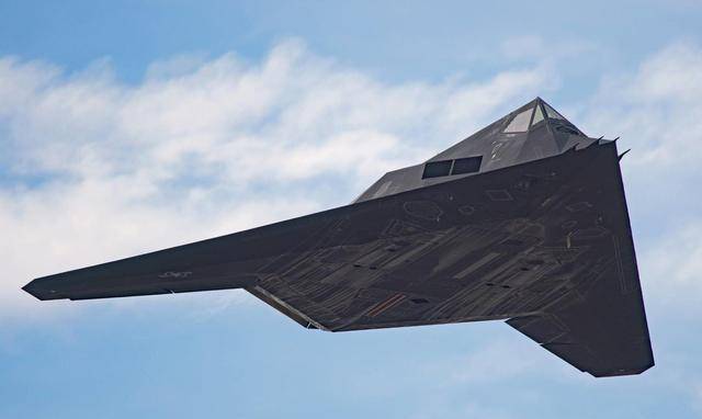 原创1983年就服役了至今仍具备隐身优势f117为何突然间退役