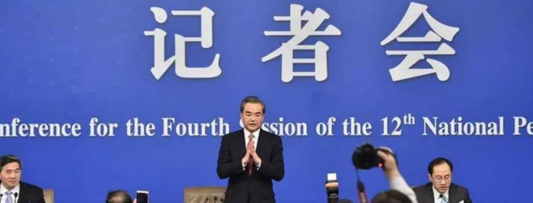 2001年,王毅出任外交部副部长.从科员到副部长,仅用了19 年时间.