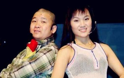 在东北地区,孙小宝曾经也是红极一时的二人转演员.