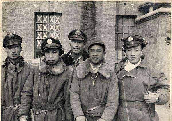 原创敌高级将领被俘我军首长知道后立刻派车去接还赔笑脸道歉