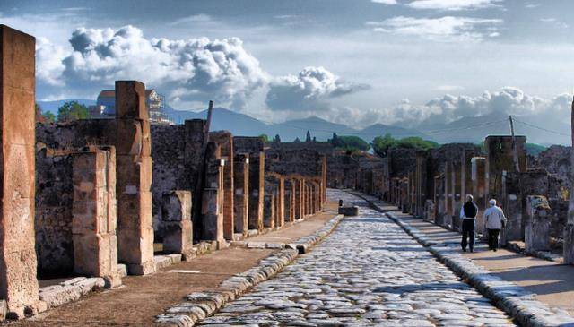 1900年前古城重新现世,城镇被大自然活埋,上万人因此_