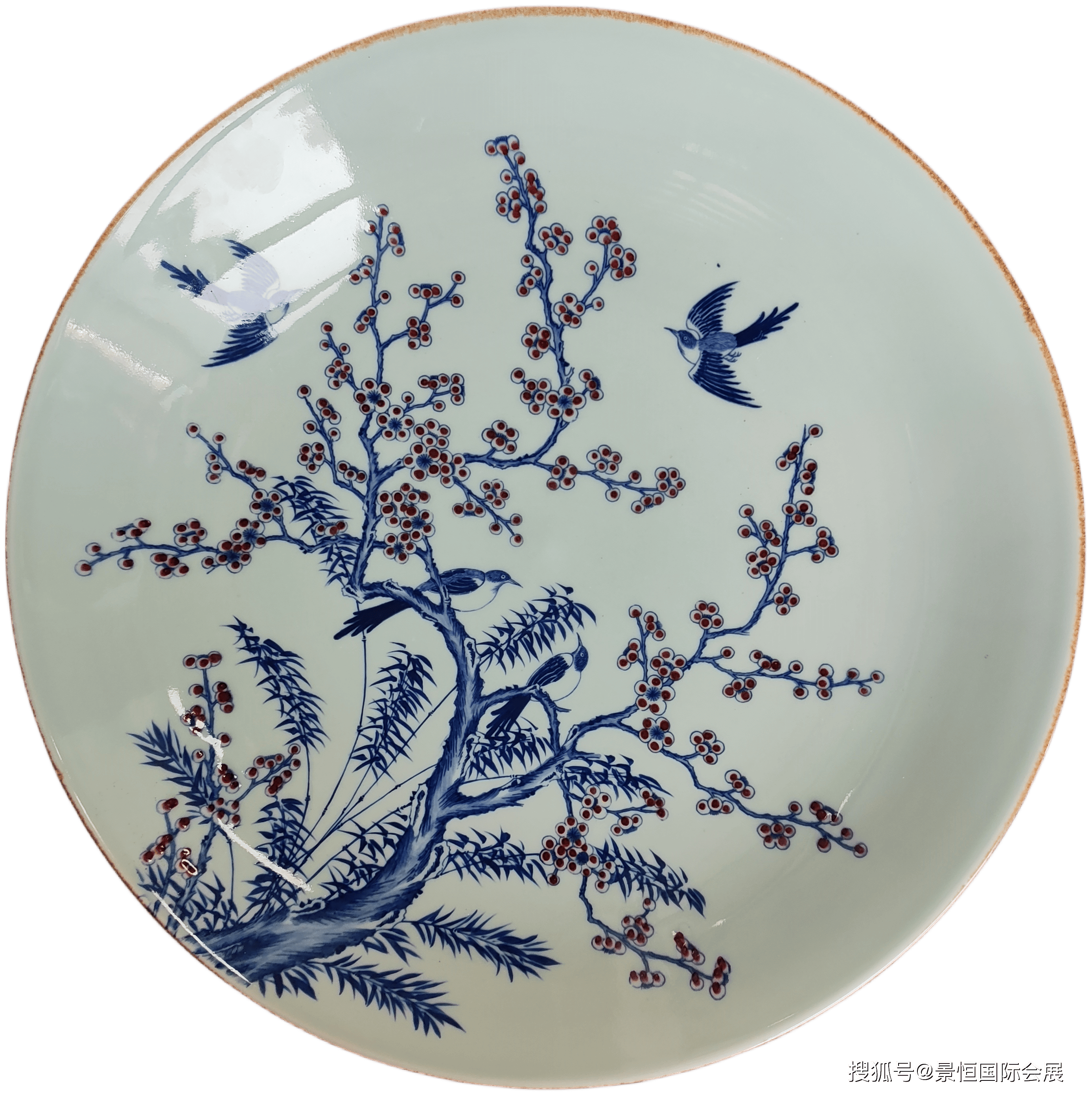 遍行世界的一种白地蓝花的高温釉下彩瓷器,是中国陶瓷烧制工艺的珍品