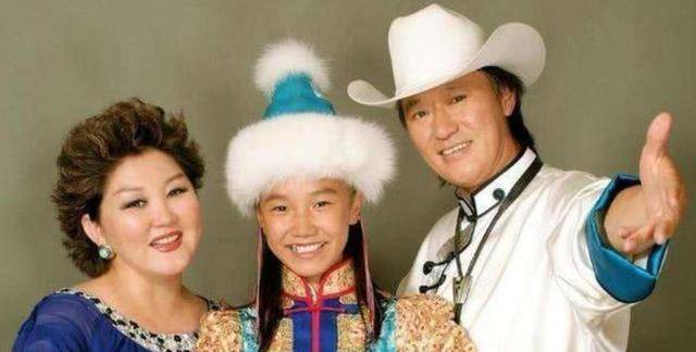 还记得吉祥三宝吗爸爸去世妈妈退隐女儿并不是亲生女儿