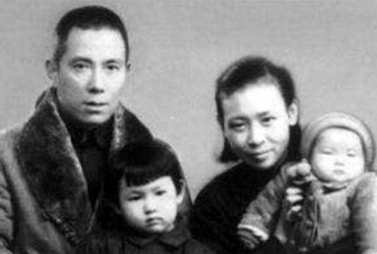后来,俩人有了一个女儿,感情也恢复到了以前那副样子,可是祸从天降
