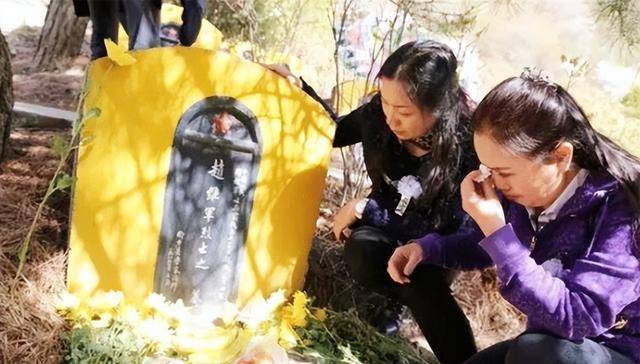86年老山战场,女战士张茹亲吻临终士兵,感动一代人