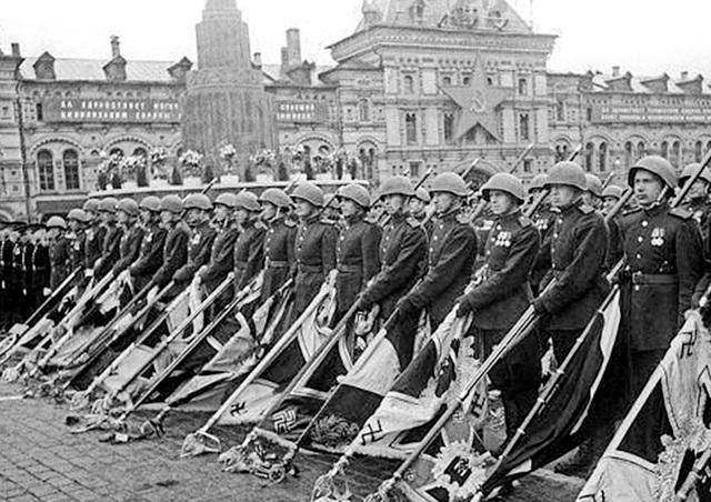 二战巴格拉季昂行动,斯大林为何单独给科涅夫部署任务?留了后手