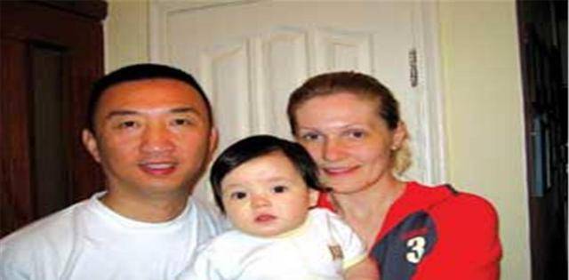 后来卢宇光就回到国内生活,那名伞兵的儿子和自己的女儿也跟着他一