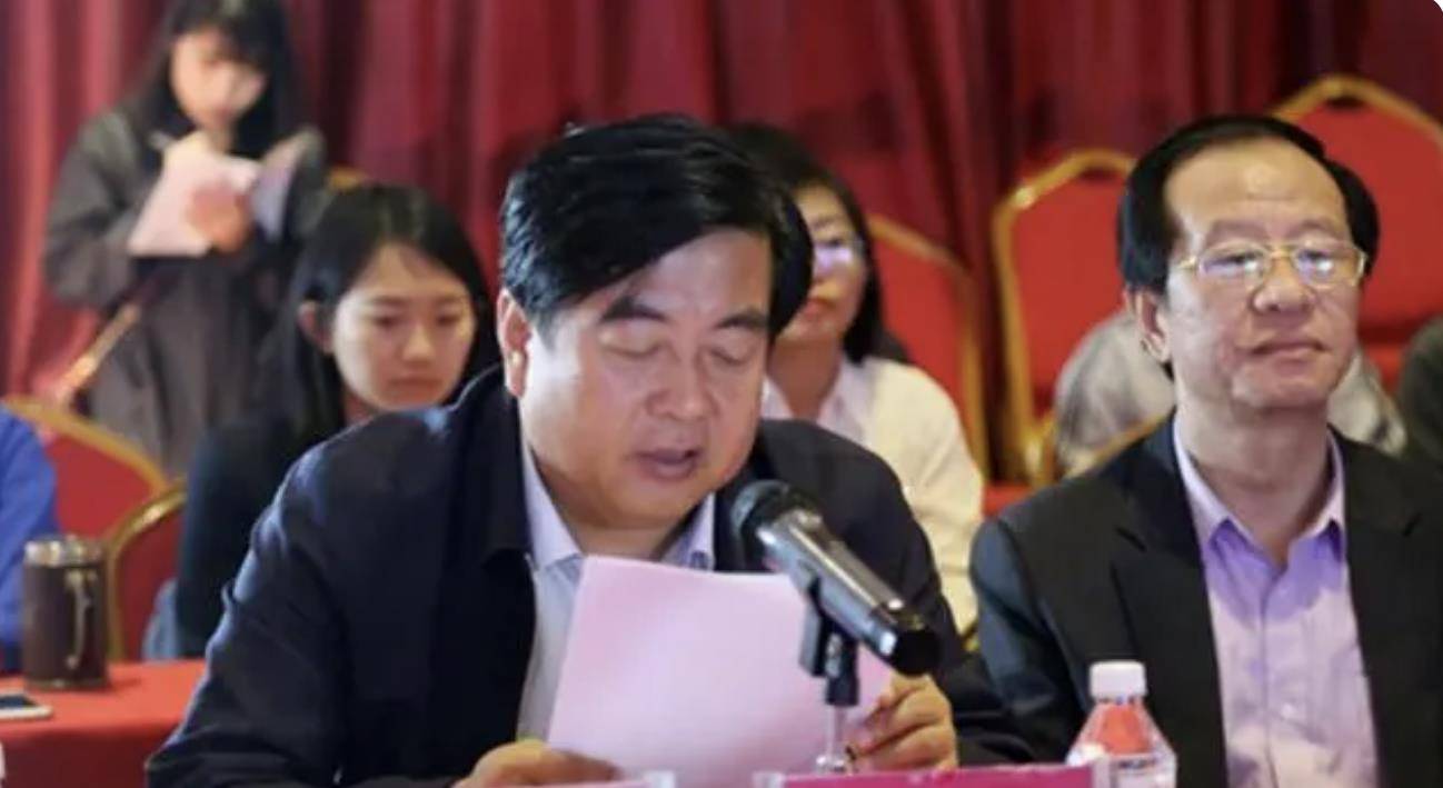 1997年,辛耀峰终于迎来了职业生涯的转折点,成为子洲县的副县长.