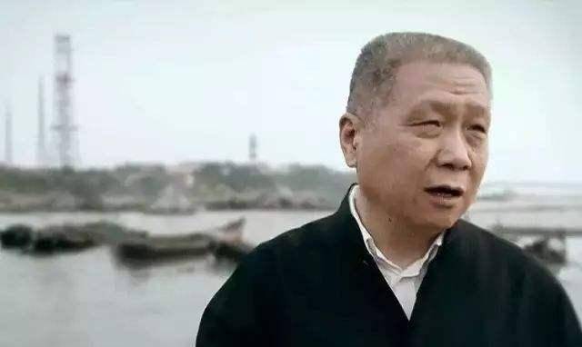 马未都刀与剑的本质区别剑是双刃动作单一刀是单刃重在砍杀