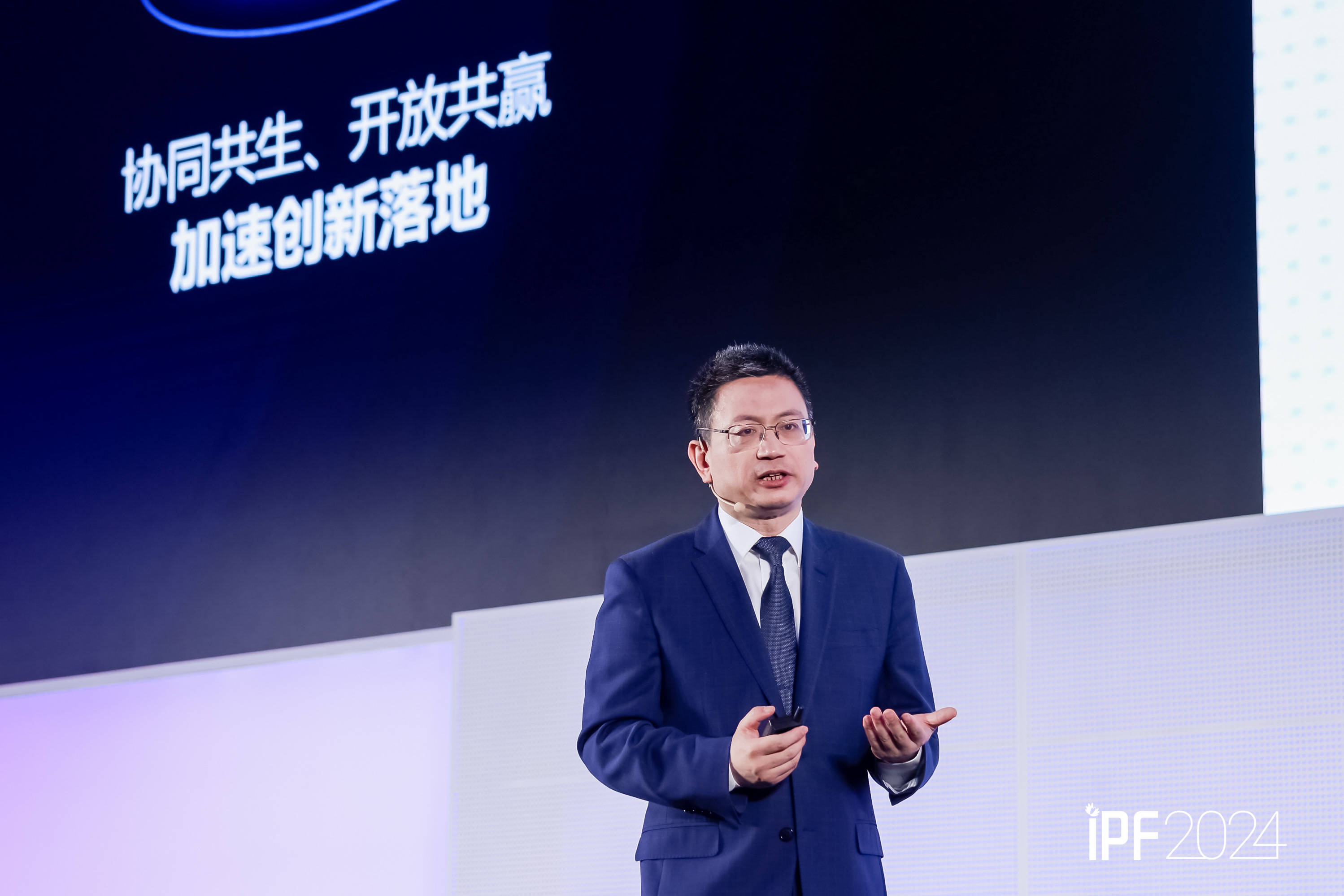 浪潮信息董事长彭震表示,ai驱动了生产力要素的创新性配置,实现了