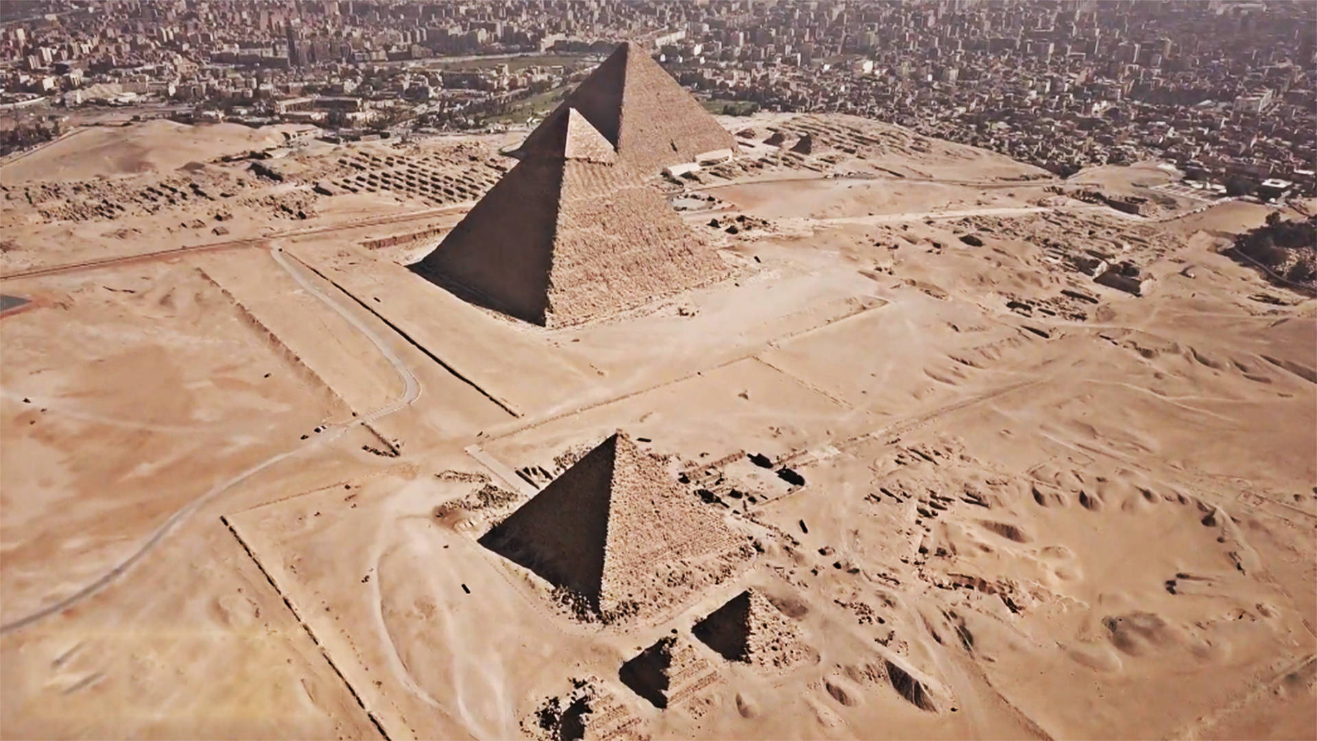   揭秘吉萨金字塔神秘的暗室:古埃及文明的又一重要篇章被发现。 