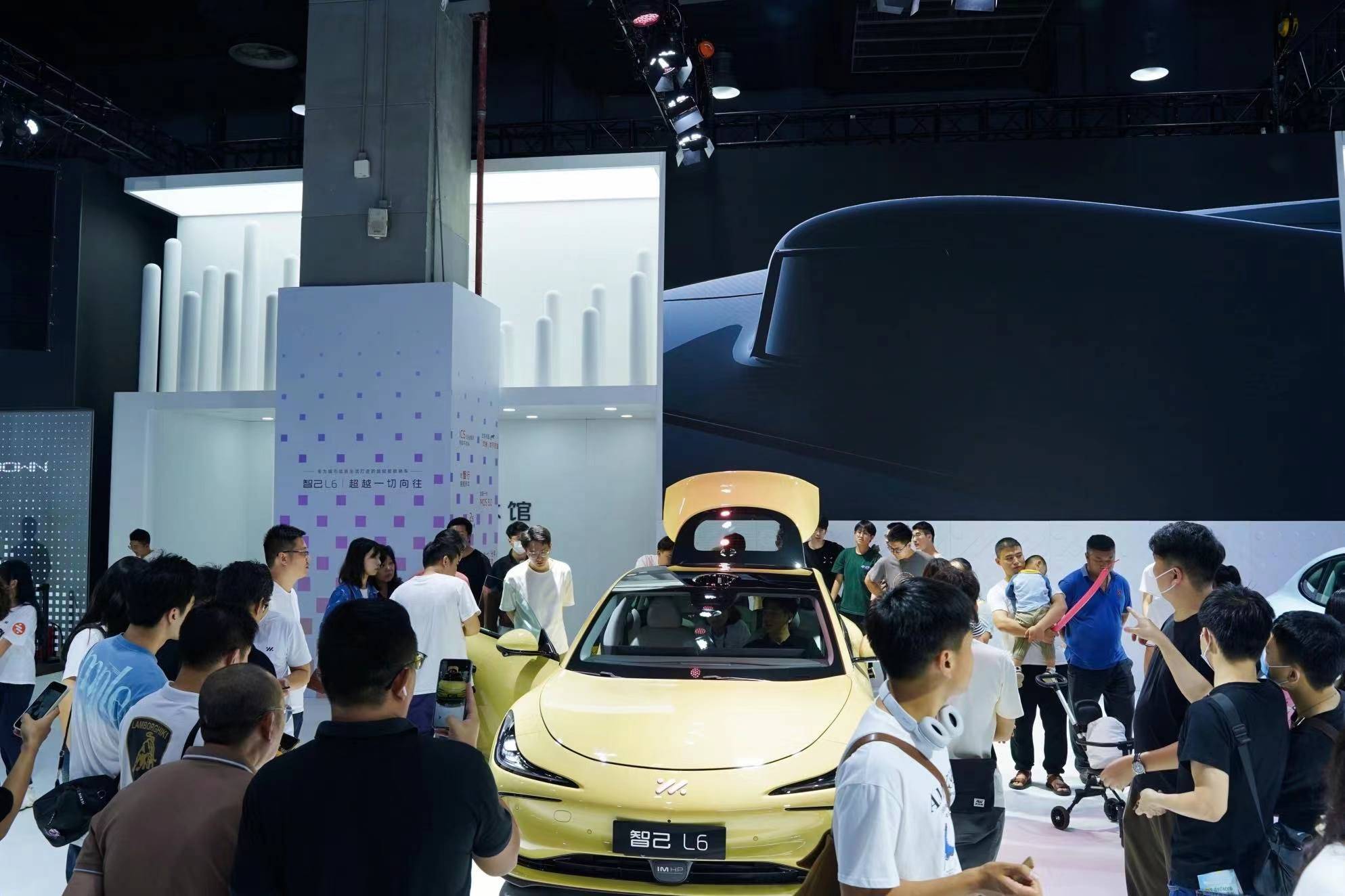 2024广州华南国际车展:智己l6全系搭载"智能生态驾舱系统"imos 3.