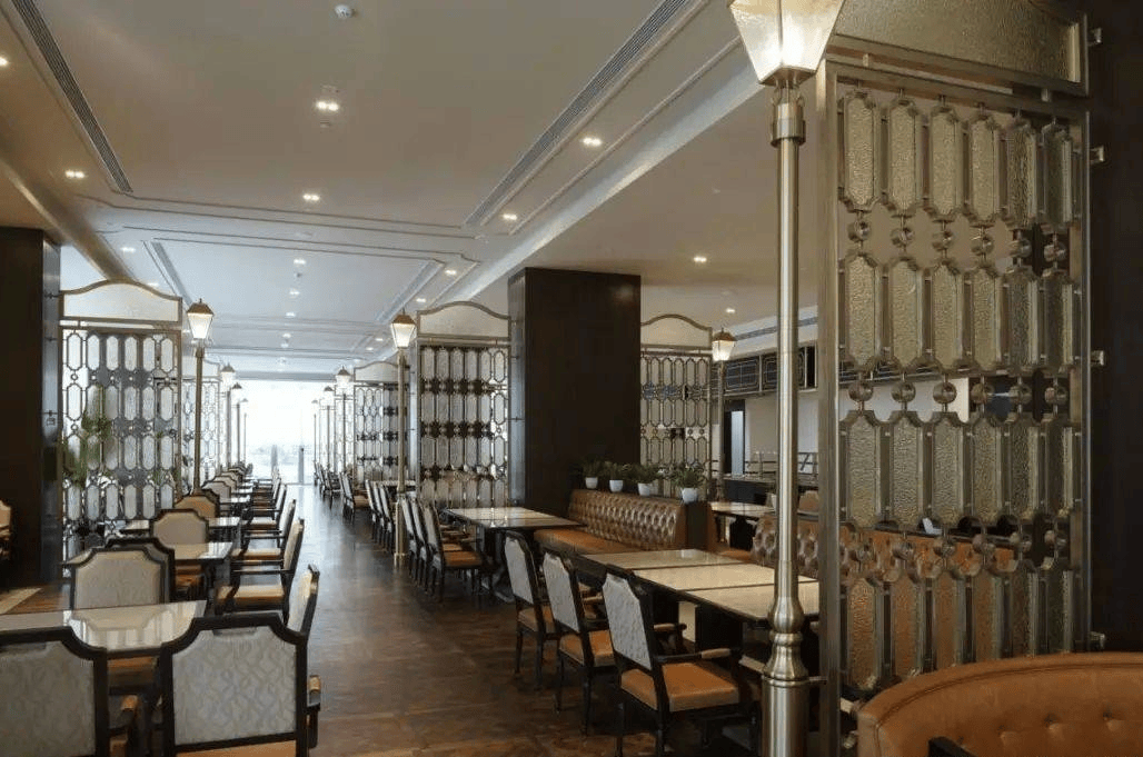 梧桐人家会所餐厅提供的套餐,自助,零点和西式餐食可以完全满足长者的