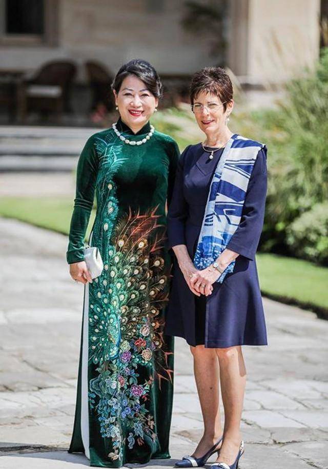 越南第一夫人:天生一张旺夫脸,儿女双全,致力发展丝绸文化_陈月秋