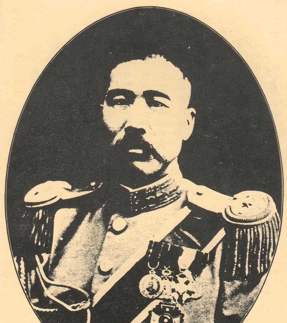 韩复榘给张宗昌让座,张宗昌不客气坐上主位,几天后被韩派人刺杀