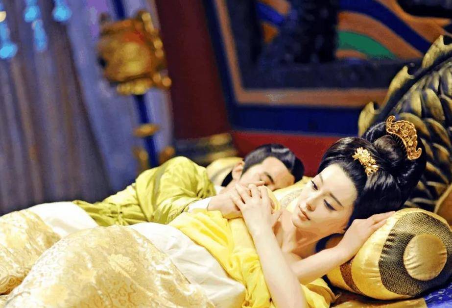 武则天巧妙地利用自己与太子李治的关系,逐渐深入朝廷的政治舞台.