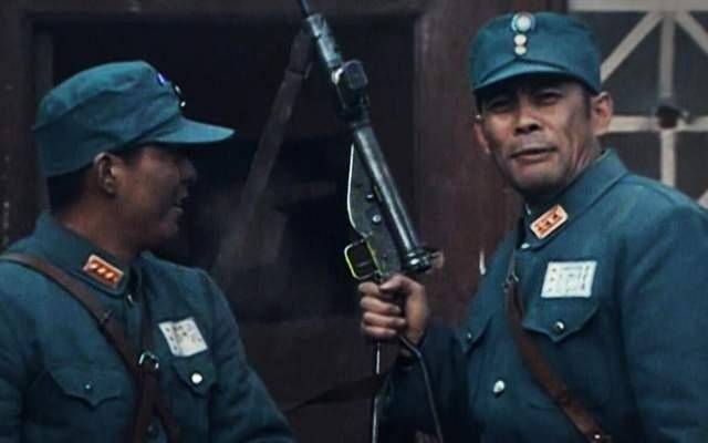 为什么说《亮剑》中楚云飞的卫队,用汤姆逊冲锋枪更合适?