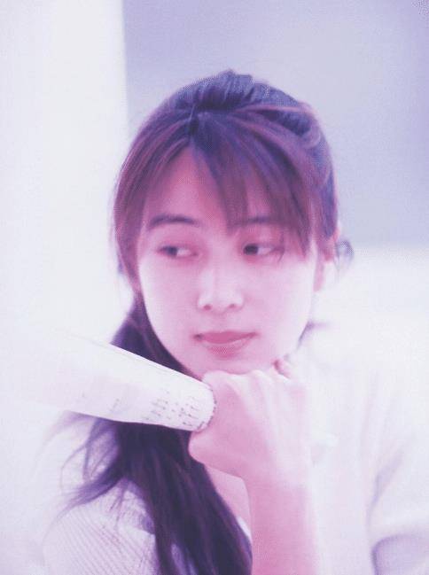 坂井泉水:唱柯南主题曲,一生亮相7次,39岁患癌40岁跌倒去世