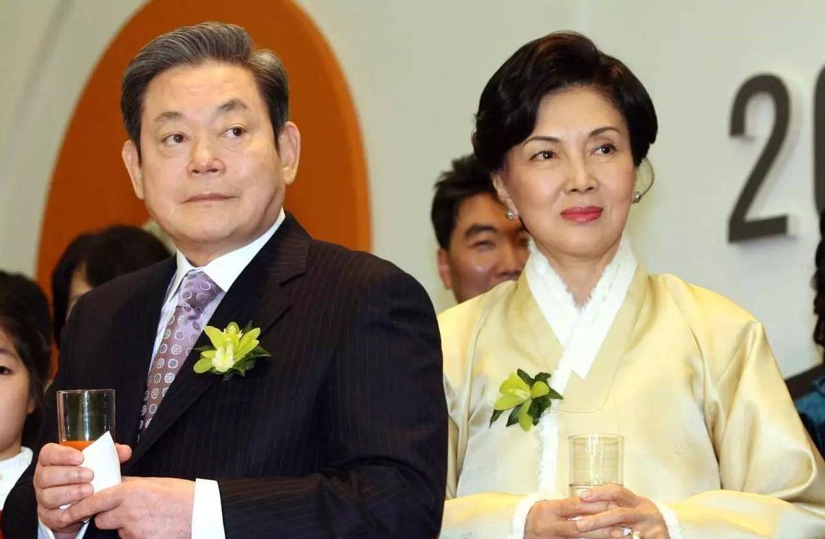 大女儿离婚,小女儿自杀,独生子入狱,富婆也不快乐_李富真_李在镕