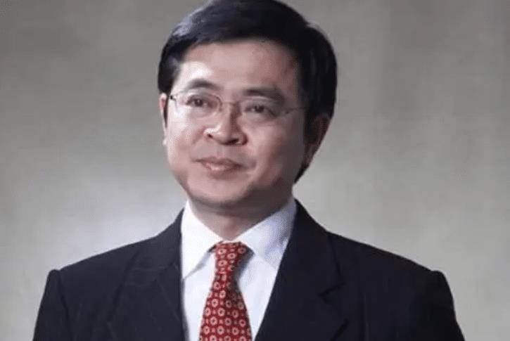 内江首富李华的彪悍人生:23岁辞职,今身家700亿,还娶了女明星