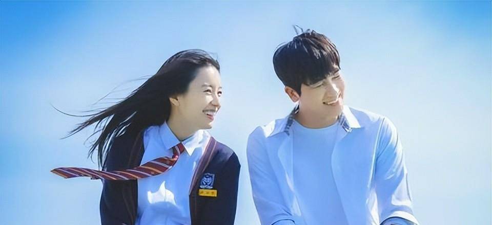 他被称韩国演艺圈现实版继承者,拥有王子般长相与家世_朴炯植_身材_韩