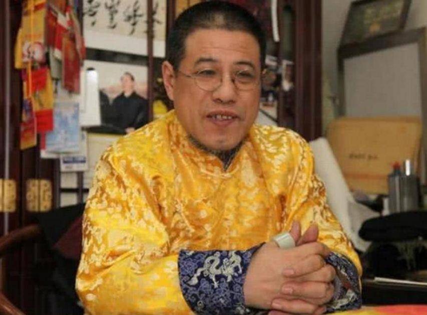 爱新觉罗·恒绍:自称乾隆七世孙,手戴"3亿"扳指拒绝上交