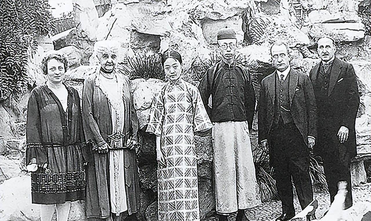 我怀疑她和祁继忠的私情关系就是这个时候开