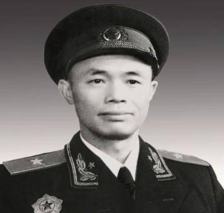 55年大授衔,他被评为中将,为表达不满签字署名全带"中将"_莫文骅_兵团