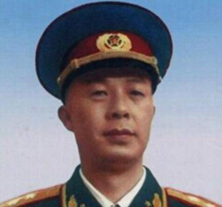 55年大授衔,他被评为中将,为表达不满签字署名全带"中将"_莫文骅_兵团