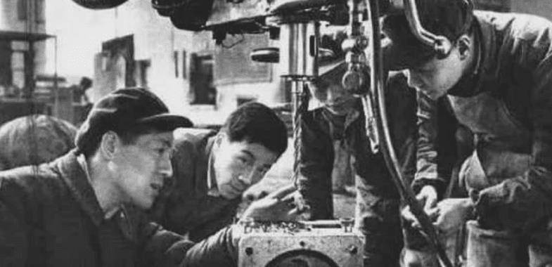 他发明了一种钻头,后担任北京市委书记,1976年在上海立下大功