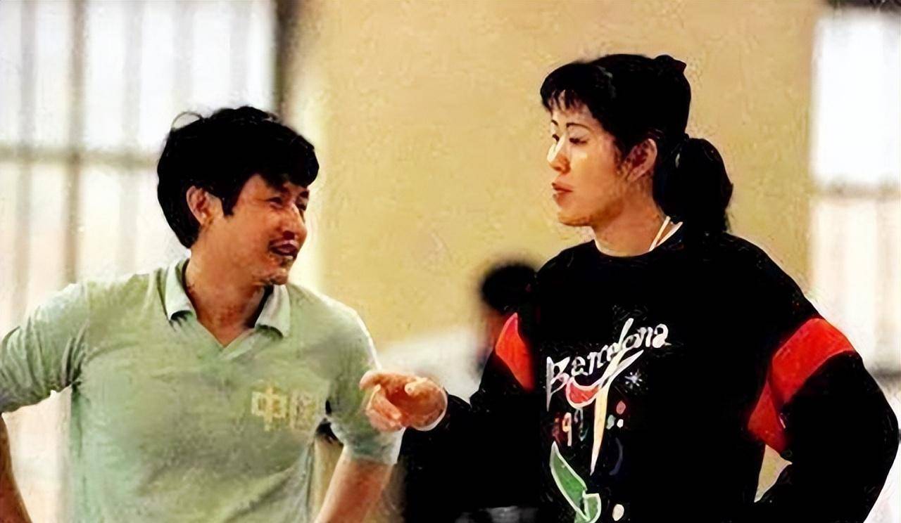 女排名帅陈忠和近况:二婚娶女排弟子为妻,今已退休携妻回归家庭