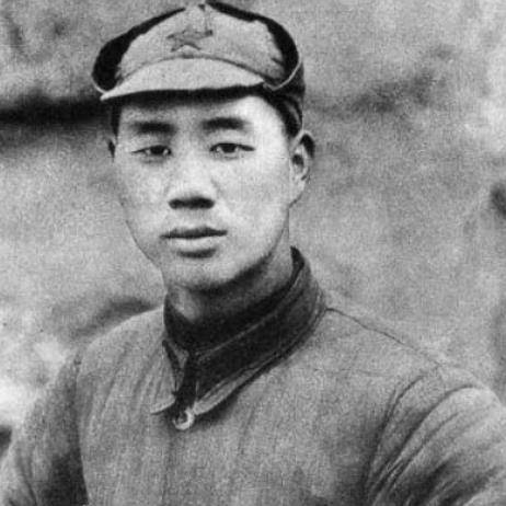 1935年5月25日,杨得志率领红一团强渡大渡河成功.