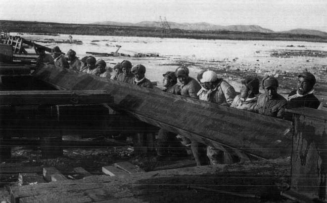 在如此艰难的情况下,以美国为首的"联合国军"还来了一个"趁水打劫"