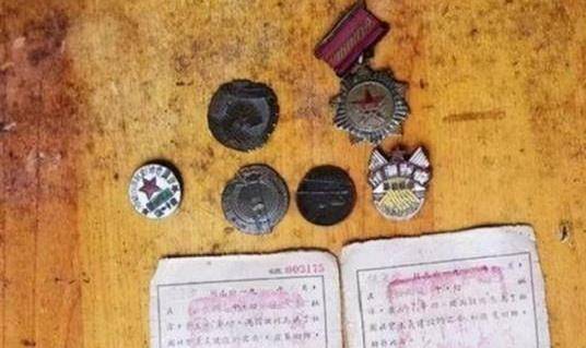 邻居嘲笑他见财眼开,说他是假冒,95岁老兵掏出勋章揭开60年秘密