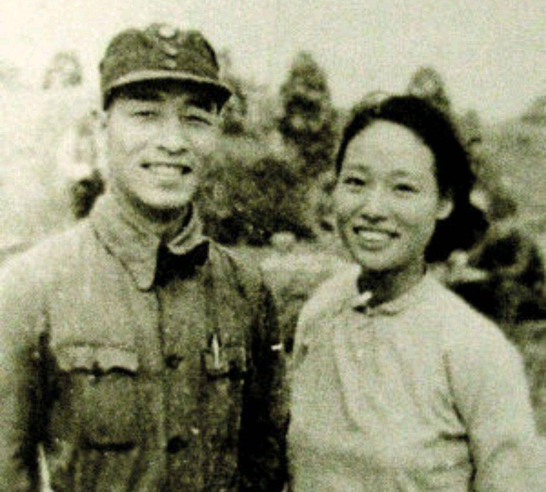 为了纪念彭雪枫,林颖把他们唯一的儿子取名彭小枫,希望他可以永远记住