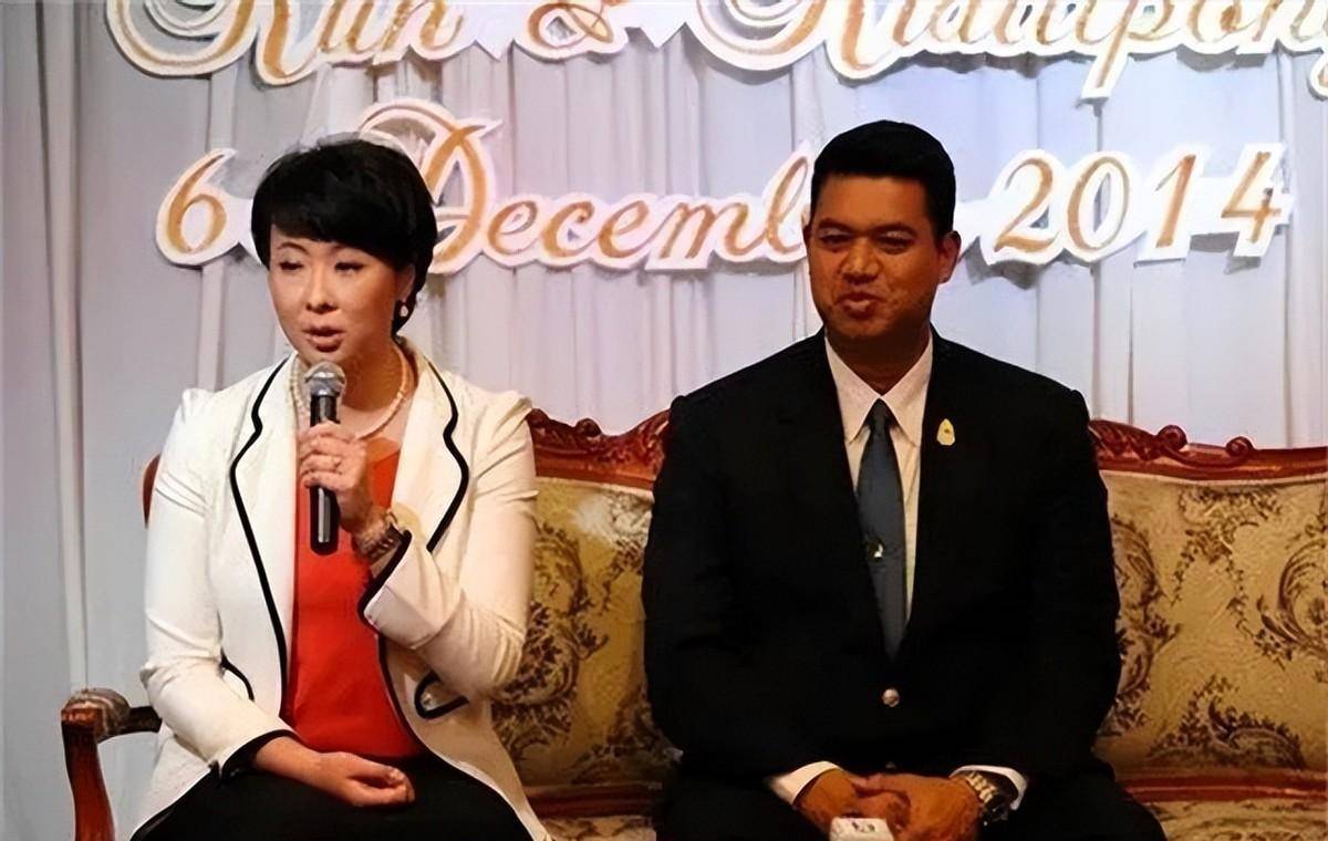 冯坤一家近况:44岁保养似少女,56岁老公高大魁梧,混血儿子像妈