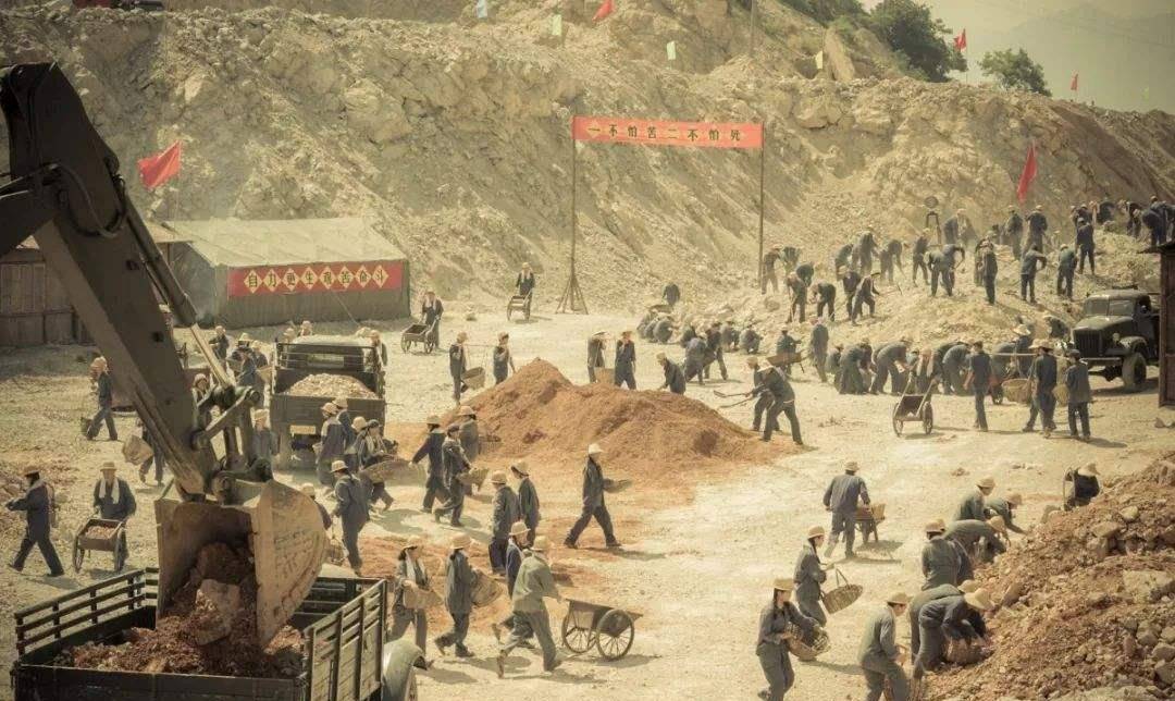 仅以"三五"时期为例:在全国基本建设投资中,三线占到了52.7%.