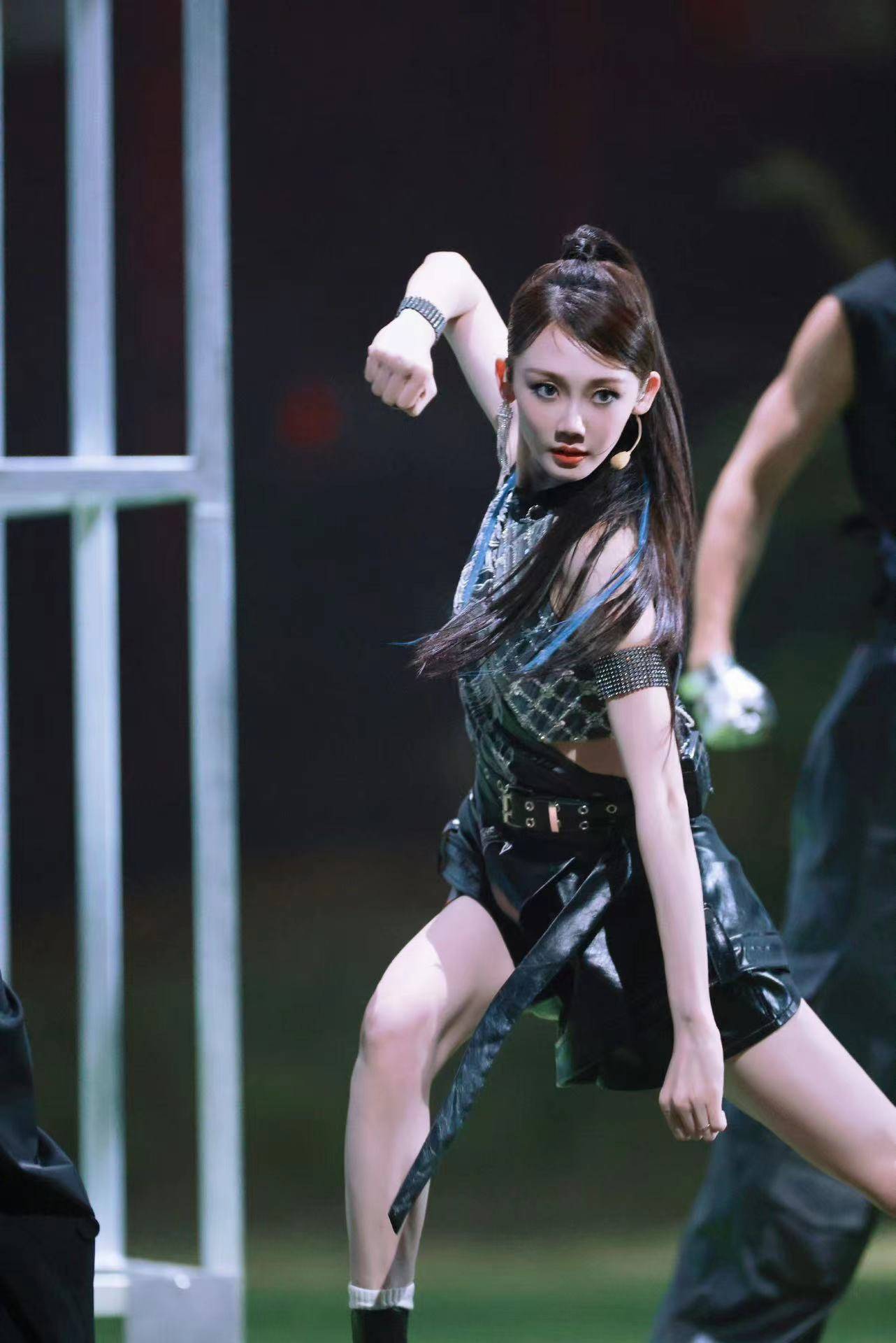 苗苗本周"双综"播出 乘风奔跑吧展反差魅力