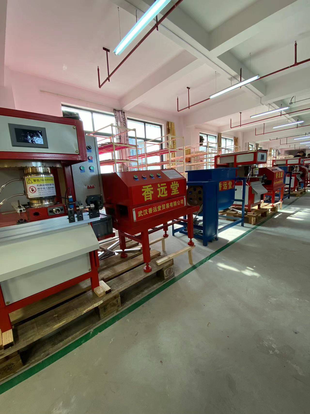 在生产过程中,机器能够均匀混合原料并确保每一步骤的温度和湿度都