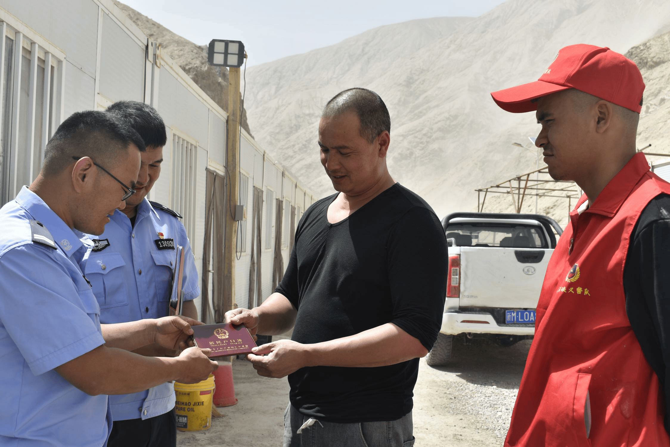 今年以来,若羌县公安局瓦石峡派出所深入践行新时代"枫桥经验",立足"