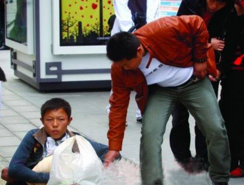 13年前,河南残疾乞丐4次捐款185元,接受采访时直言:我