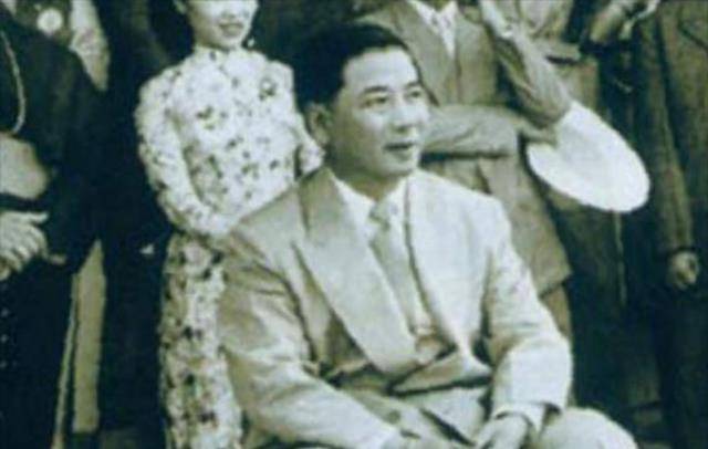 因为不听美国的话,吴庭艳惨死,尸体上满是窟窿