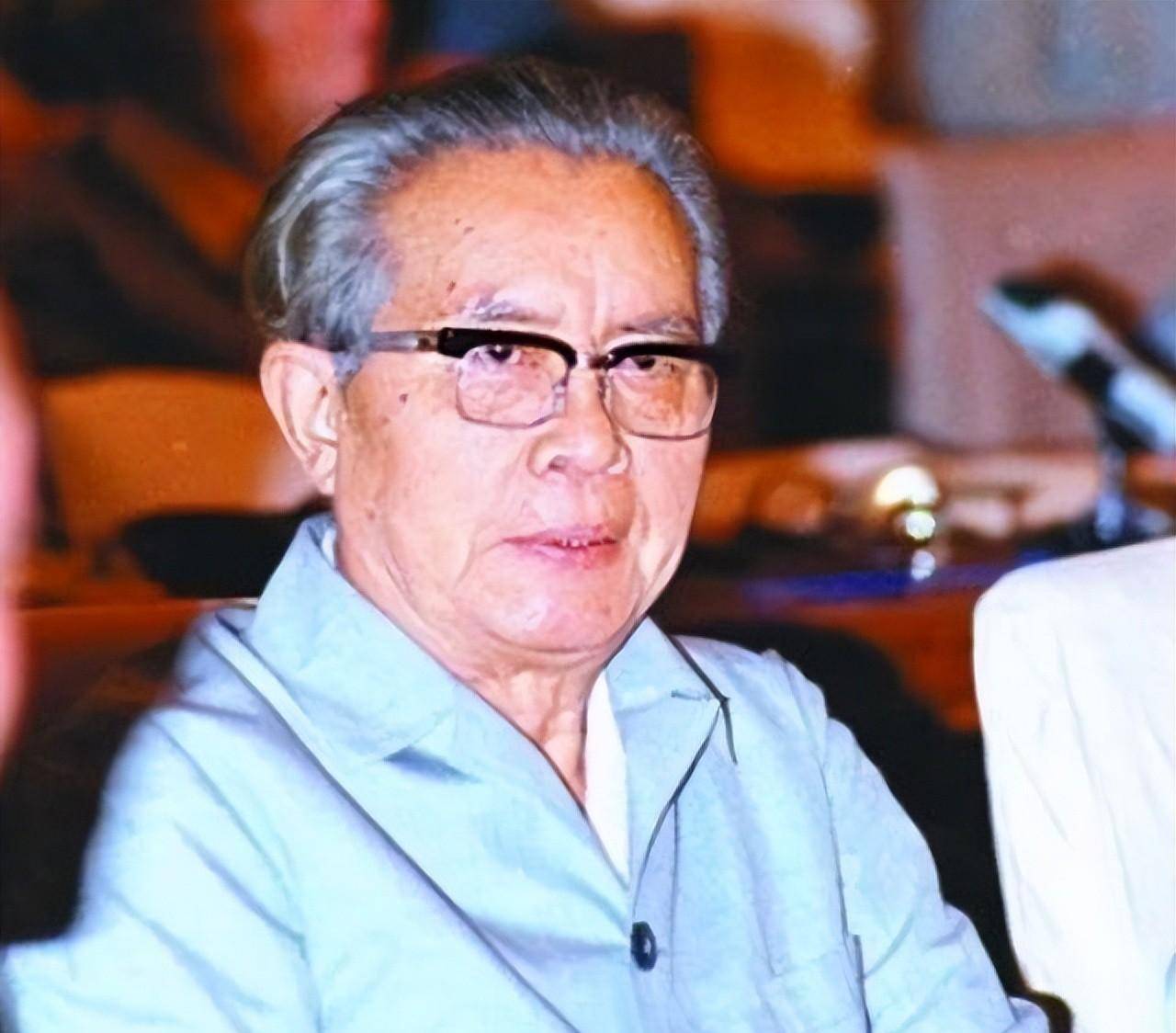 黄华:63岁任外交部长,为外交奉献一生,后升任副总理,享年98岁