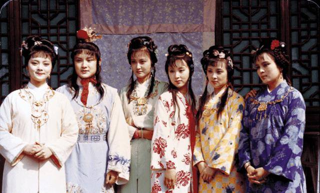 邱佩宁:一生只演一部戏,退圈后经商身家过亿,捐上百所希望小学