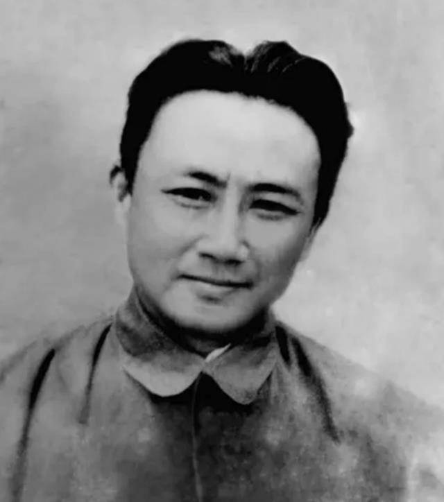 他18岁入党,担任过江西第一任省委书记,儿子是原保利集团董事长