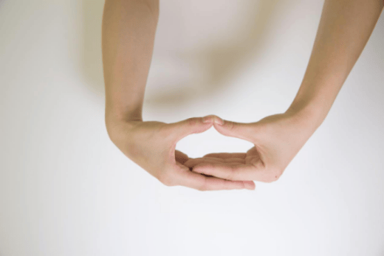 瑜伽中的手印(mudra):身心健康的密码