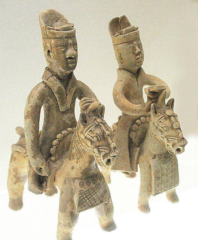 发光,他在一次护送县令去长安述职的行动中,得到了时任征西将军的梁王