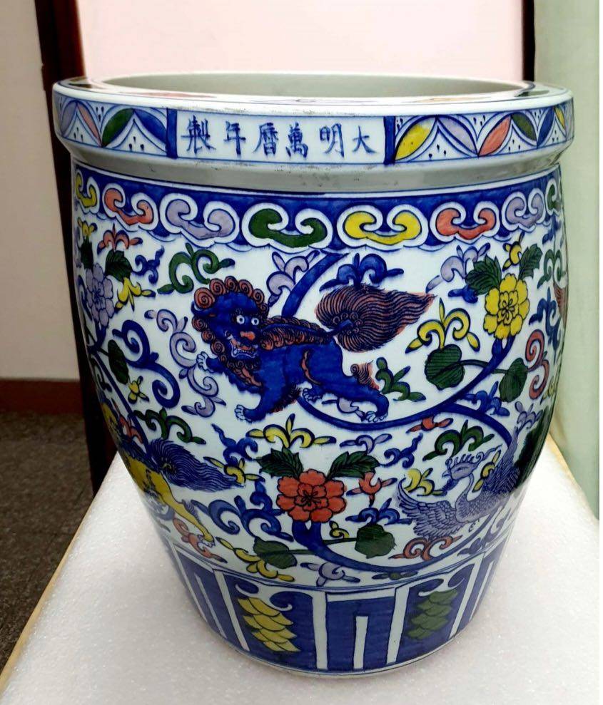 明万历斗彩瑞兽花卉纹缸寥若晨星