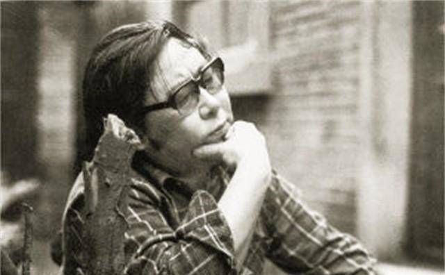 路遥38岁病重,为何痛苦隐藏也不肯治疗?好友:太要面子过于要强