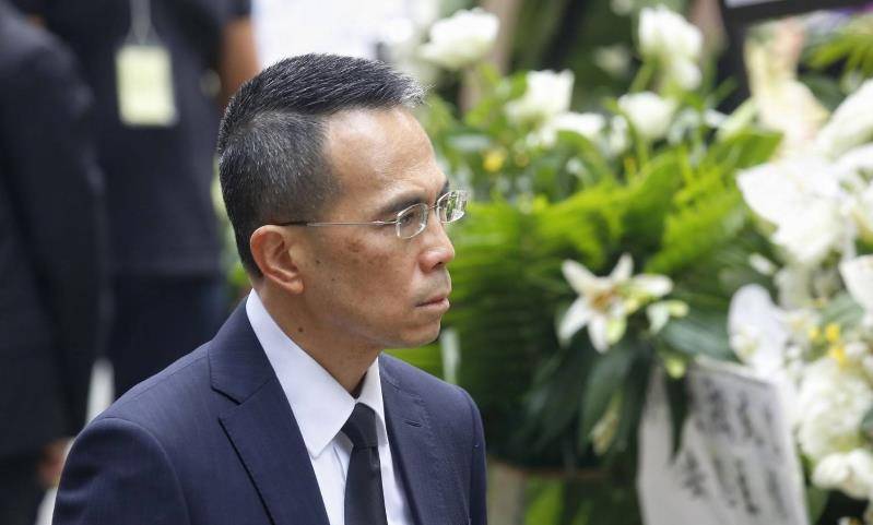 女学霸,却让首富之子钟情30多年,现已是女富豪_李泽钜_王富信_李嘉诚